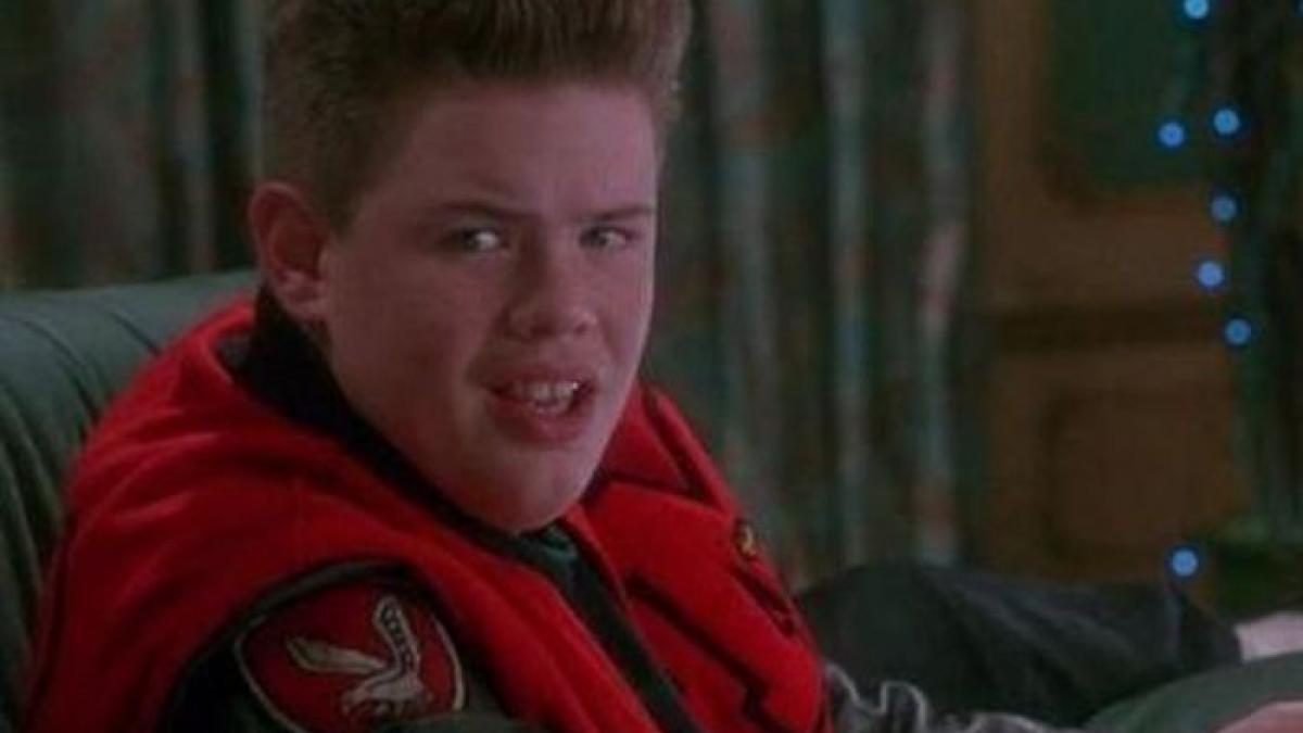 cum a ajuns sa arate buzz din singur acasa este de nerecunoscut