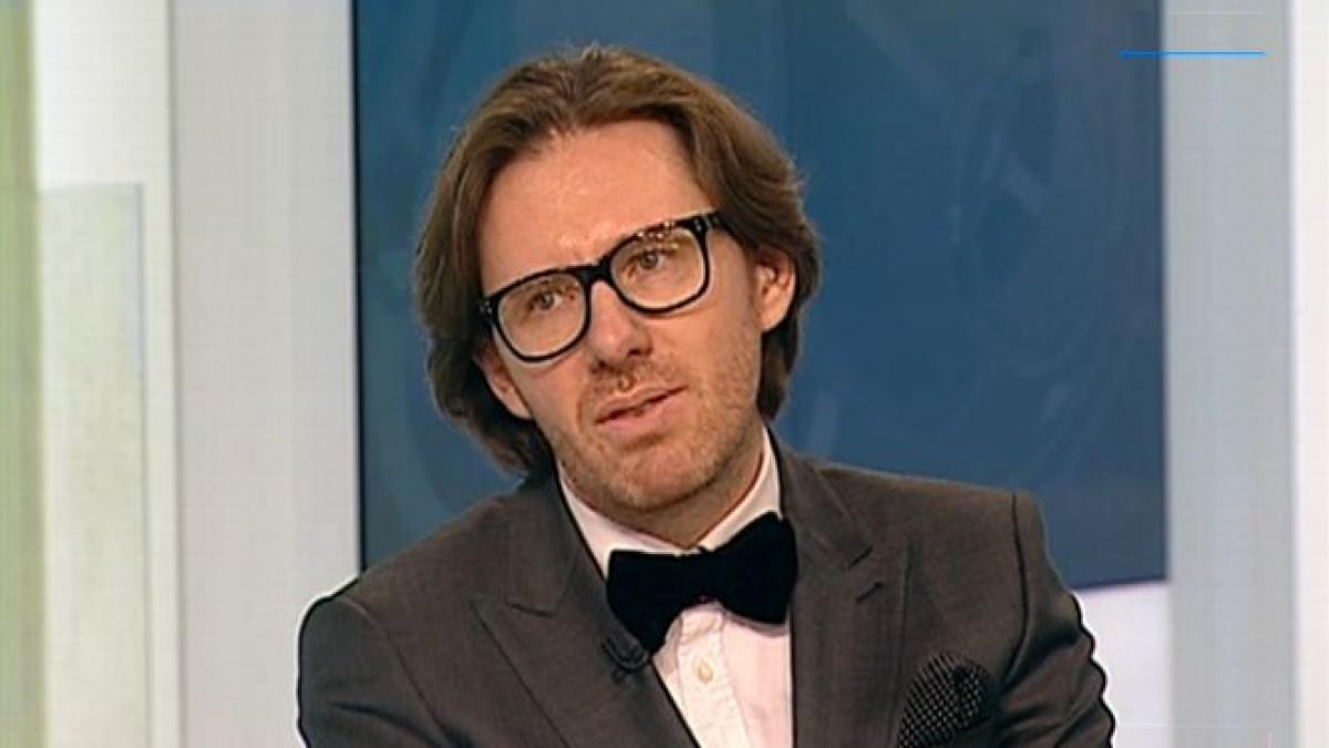 dimineata canta cu cei mai mari muzicieni dupa amiaza vindea la taraba in piata povestea de viata a