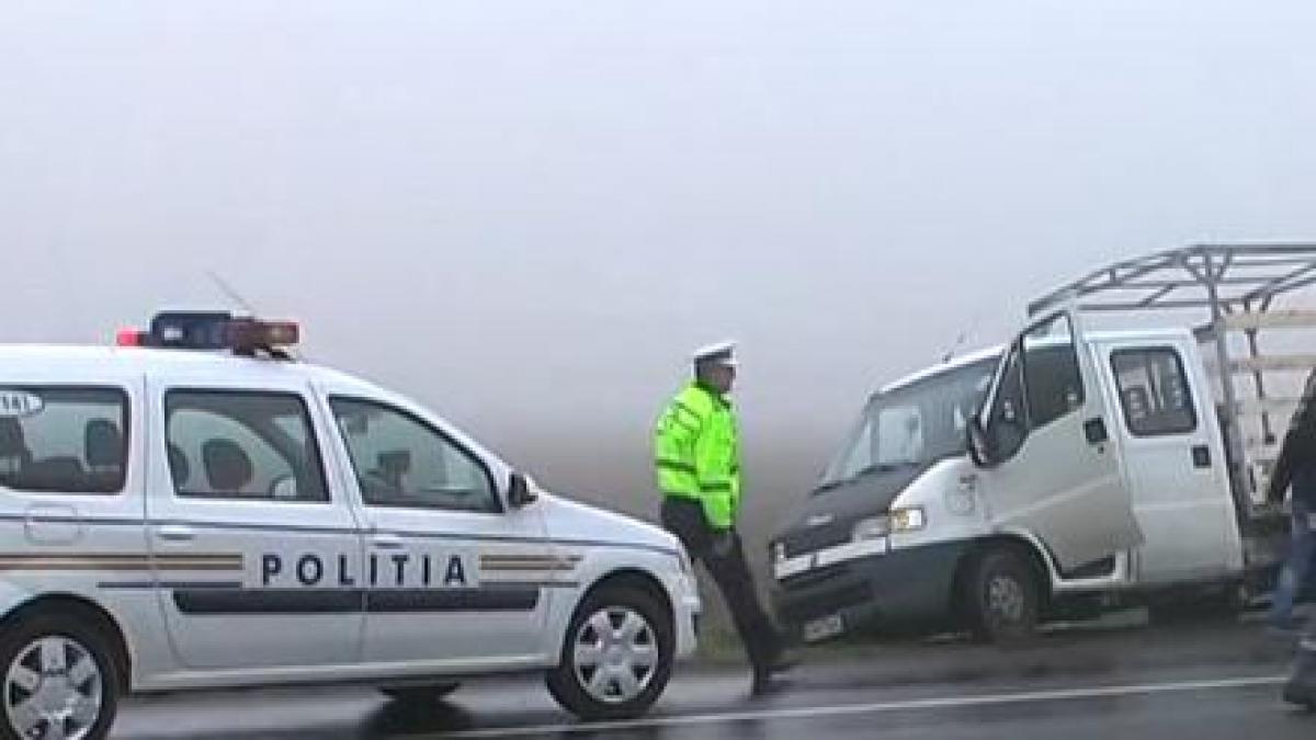 doua adolescente placate la colindat lovite de o masina scapata de sub control o femeie a murit