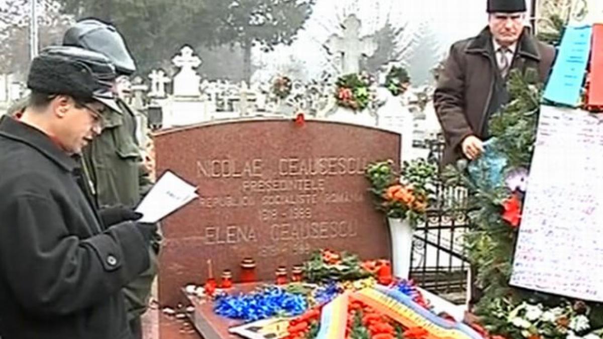 nostalgicii la mormantul lui ceausescu zeci de romani care l regreta pe dictator i au dus acestuia
