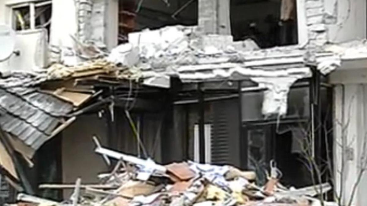 furtunul care facea legatura intre teava de gaze si aragaz gasit smuls in apartament in care s a