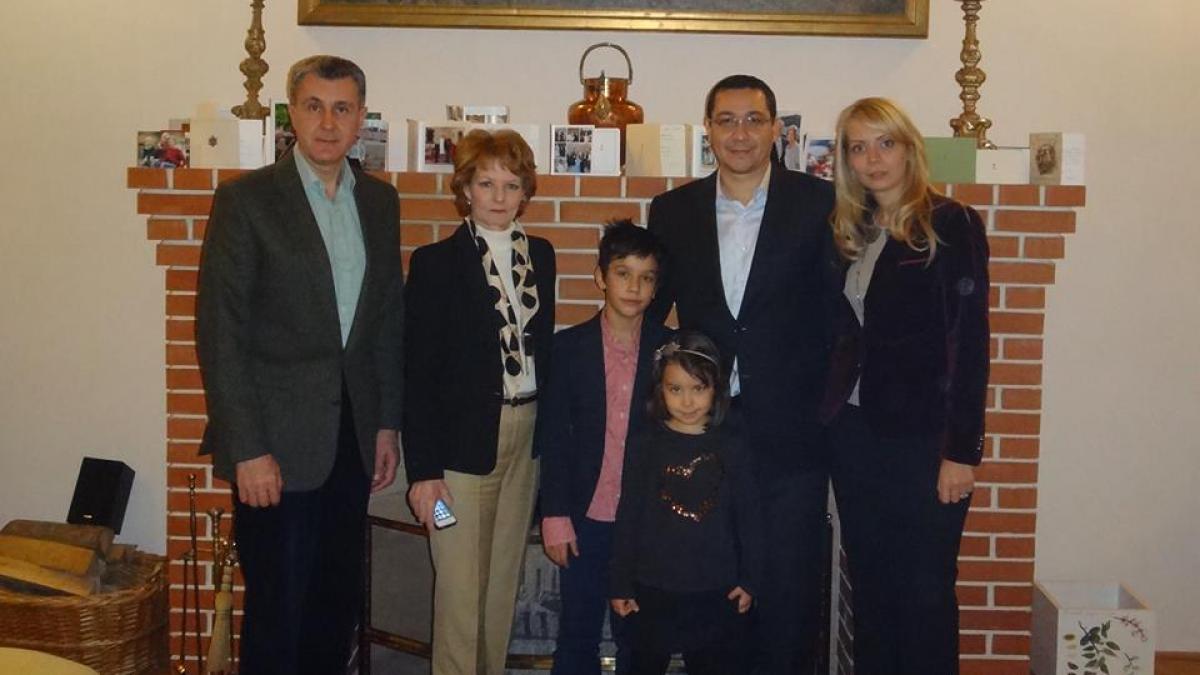 echipa vp gafeaza premierul nu a luat masa cu regele mihai poza postata pe facebook o greseala