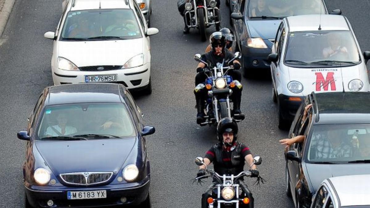 dn 1 sufocat de turisti s au format cozi de cativa kilometri pe ambele sensuri