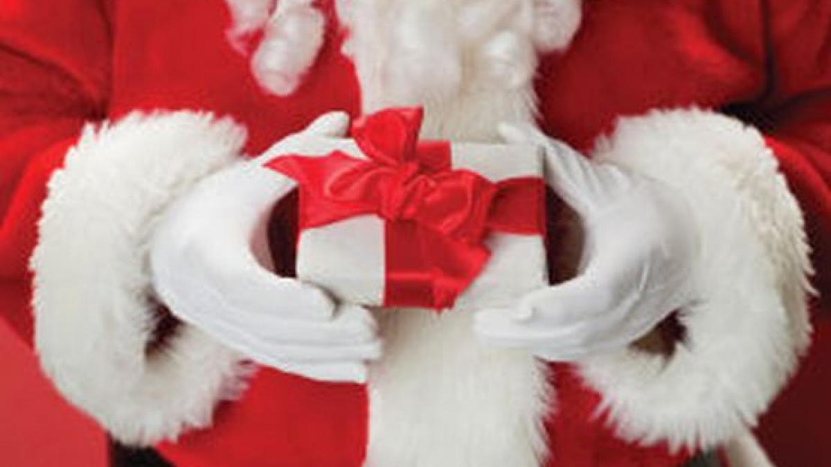 invatatoarea spagara si a platit sotul din banii parintilor sa fie mos craciun la scoala