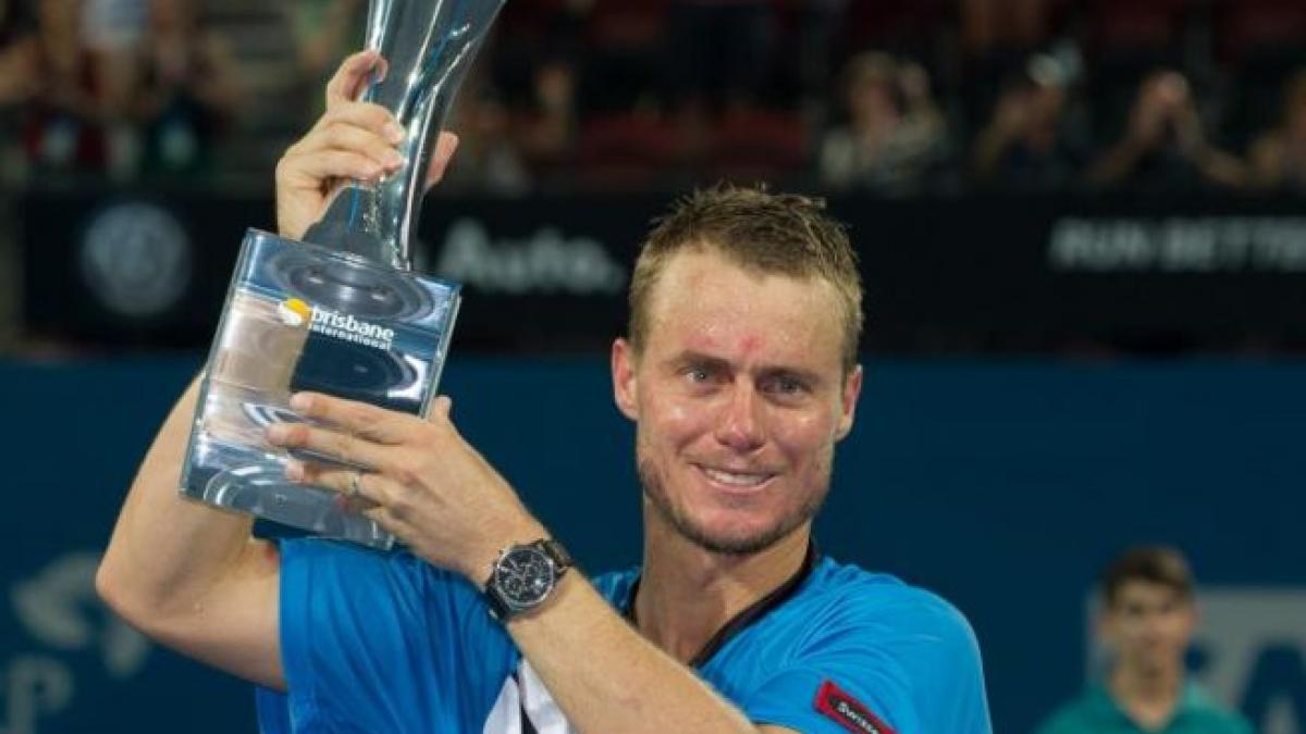 lleyton hewitt il invinge pe roger federer si castiga turneul de la brisbane