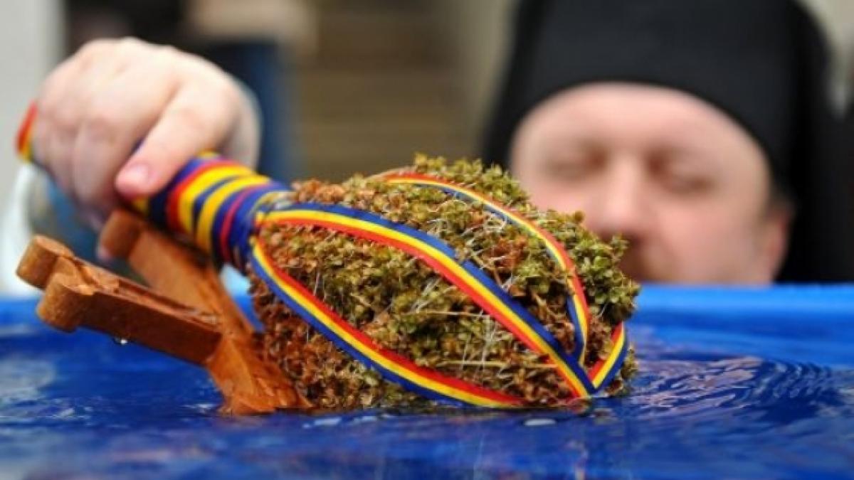 botezul domnului sarbatorit astazi de crestinii ortodocsi din intreaga lume mii de romani vor lua