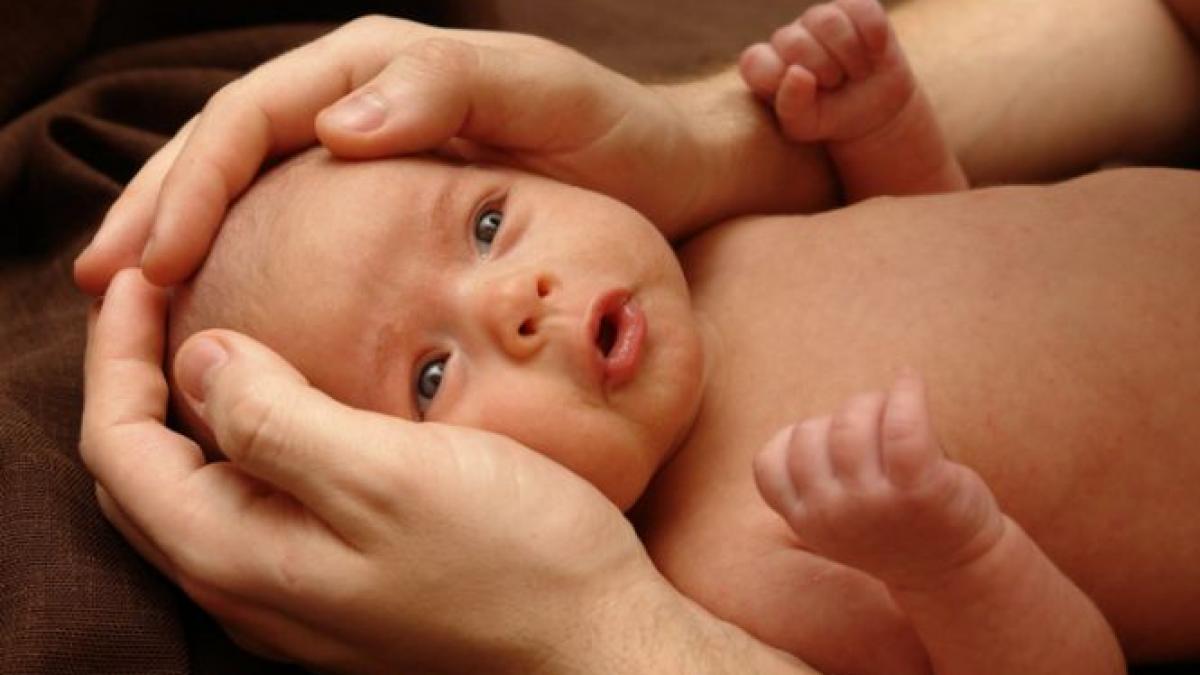 cazul copilei abandonata in tren a impresionat o tara intreaga dupa ce si a gasit nasii de botez