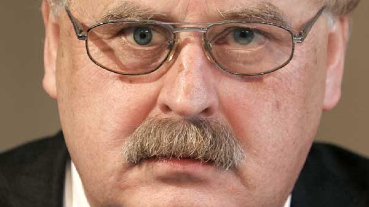 europarlamentarul care vrea amprentarea romanilor este fan al lui bivolaru a apelat la serviciile