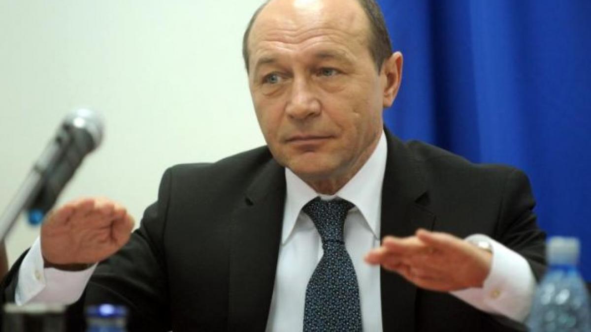 iesi afara javra ordinara traian basescu huiduit la intrarea in sediul csm
