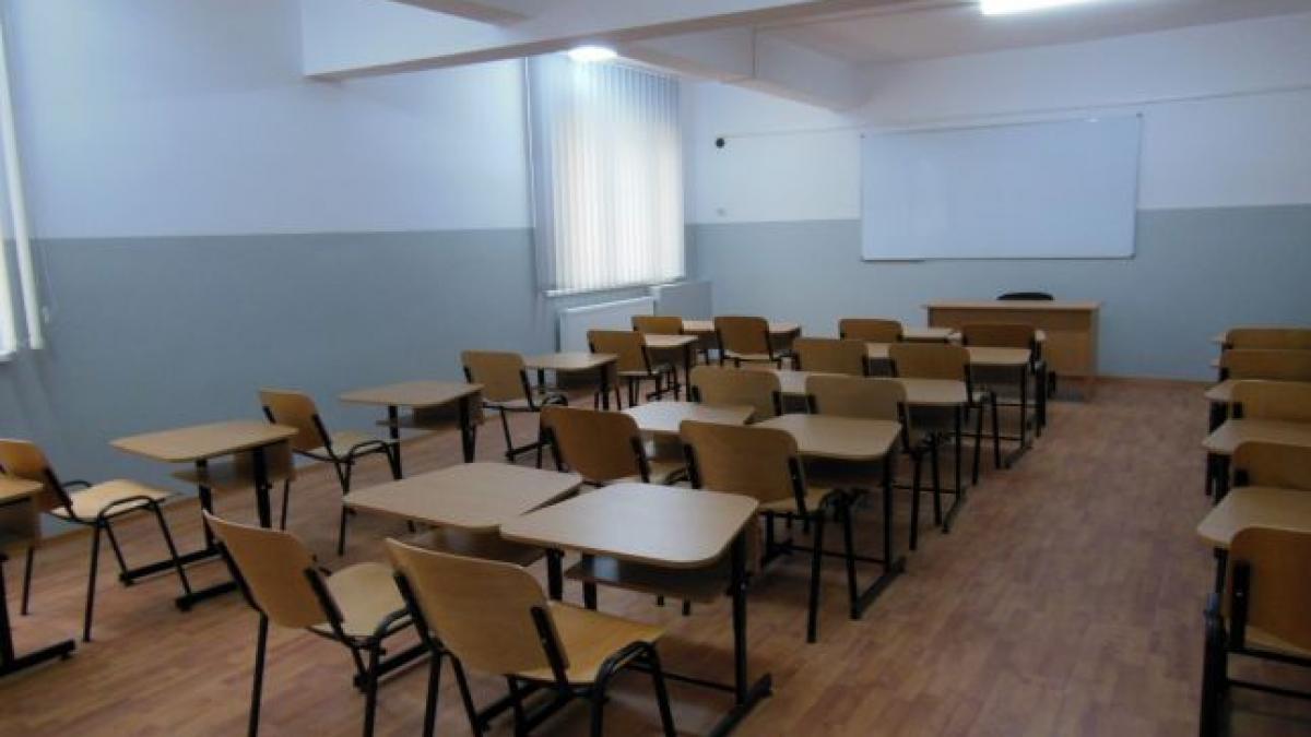 invatatoarea spagara s a intors azi la scoala primele declaratii nu am cerut bani pentru cadou