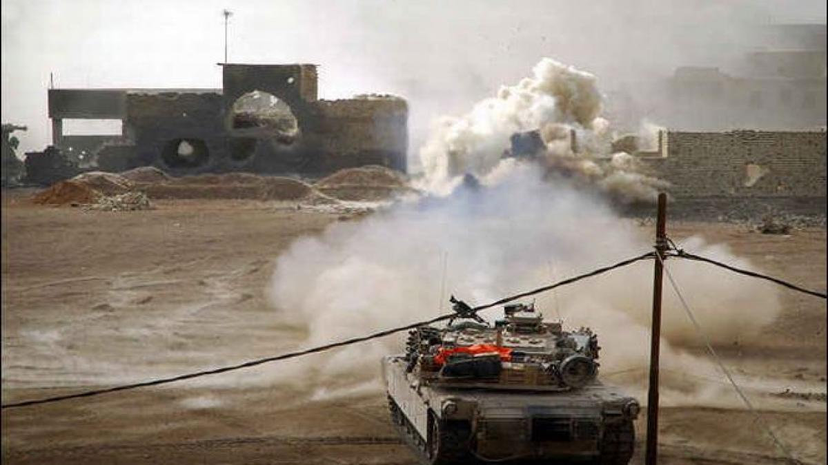 irak mii de locuitori din fallujah fug din orasul devenit un camp de lupta