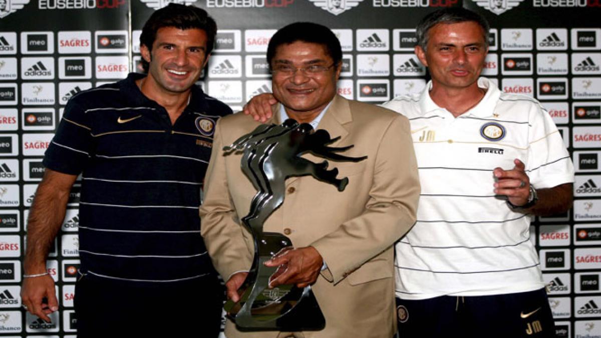 lumea fotbalului il omagiaza pe eusebio jose mourinho este nemuritor