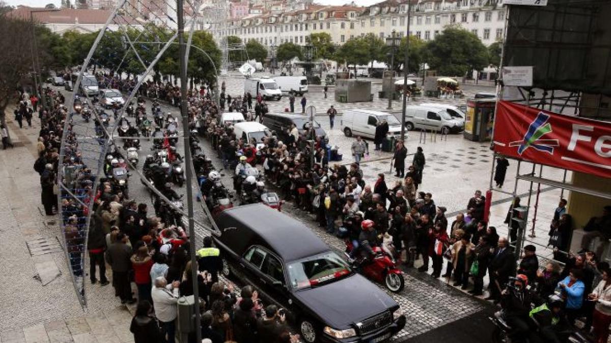 eusebio a fost inmormantat dupa ce i s a adus un ultim omagiu pe estadio da luz