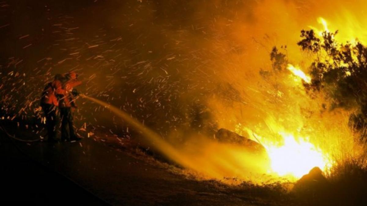 incendiu puternic de padure in chile mii de oameni au fost evacuati