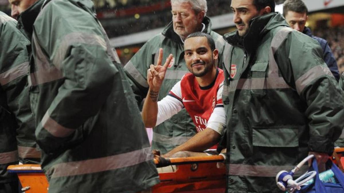 theo walcott va lipsi sase luni de pe teren si va rata cupa mondiala din brazilia