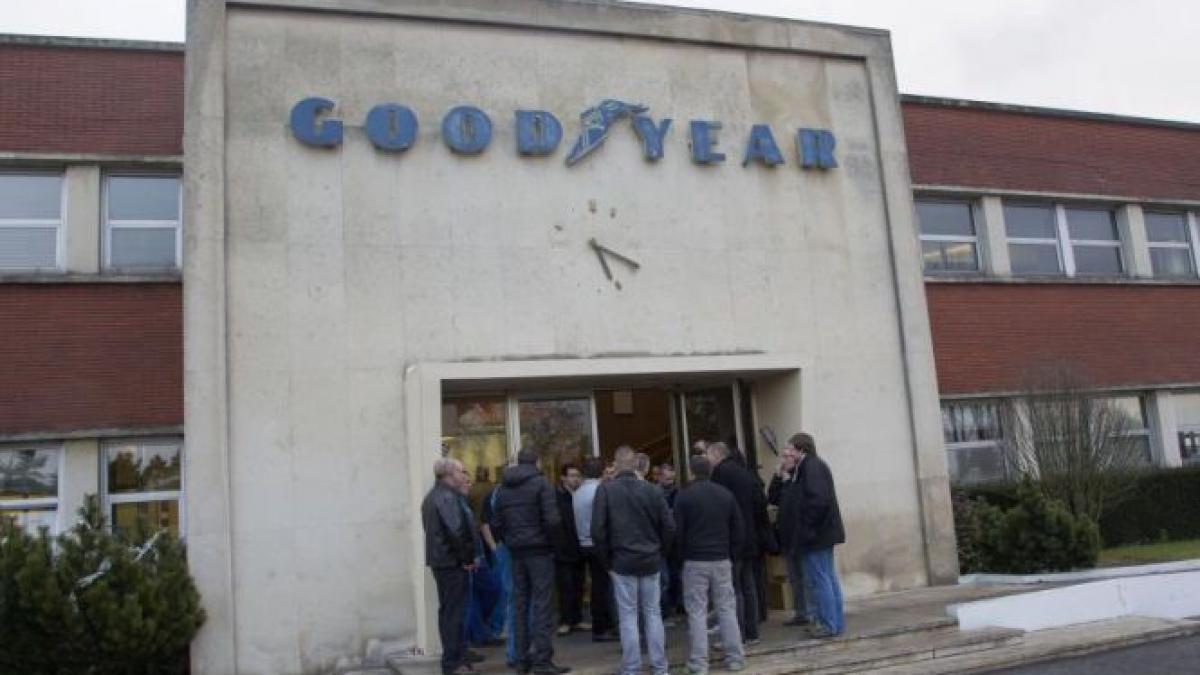 cei doi directori ai fabricii de anvelope goodyear luati ostatici de angajati au fost eliberati