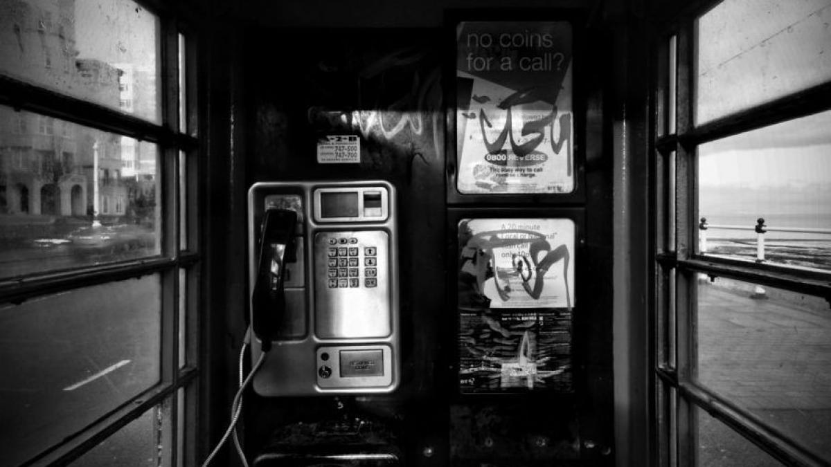 cabinele telefonice din praga au un viitor stralucit nu o sa ti vina sa crezi in ce au fost