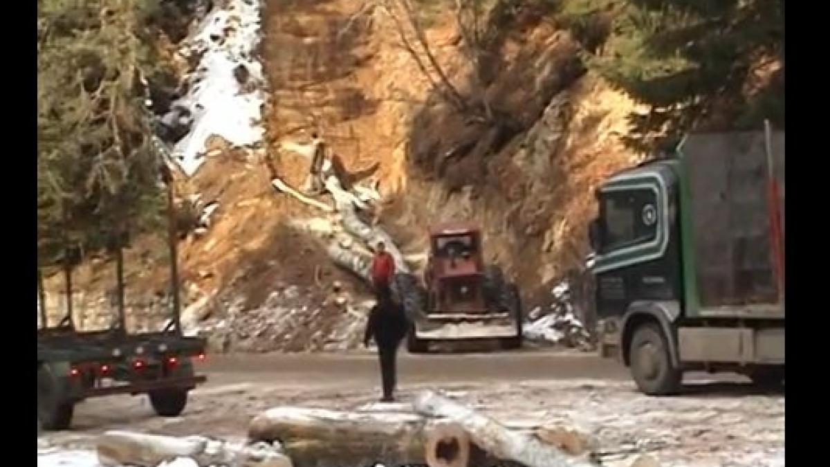 imagini revoltatoare surprinse pe transfagarasan un versant intreg sta sa se prabuseasca din cauza
