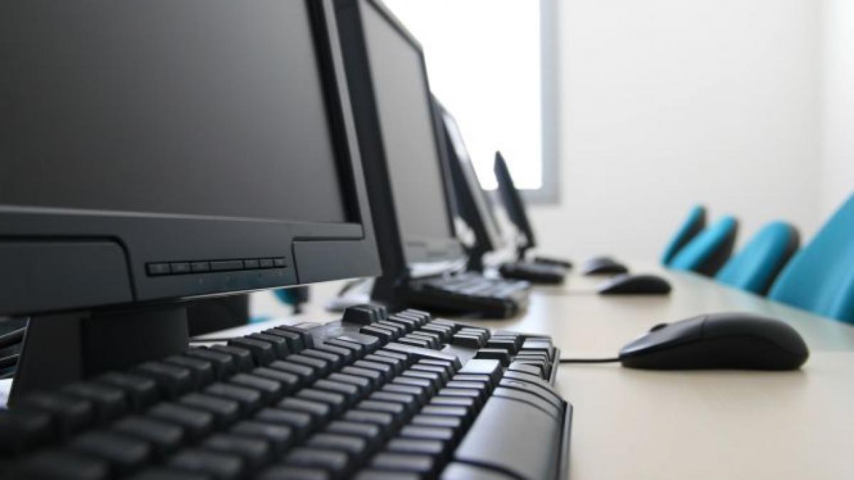 vanzarile de pc uri au inregistrat cea mai mare scadere din istorie in 2013