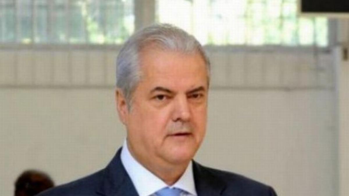 adrian nastase sustine petitia antenei 3 fostul premier isi indeamna prietenii sa semneze actul