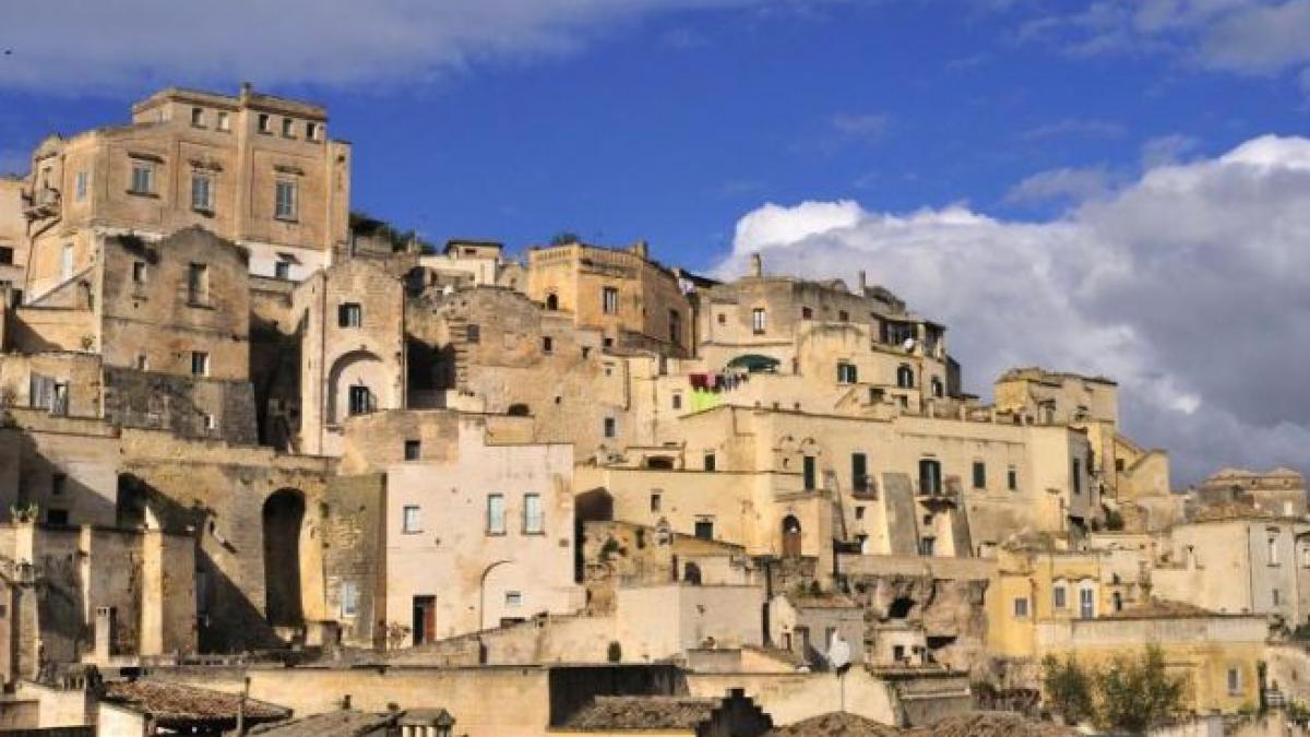 cum a devenit un roman erou in italia