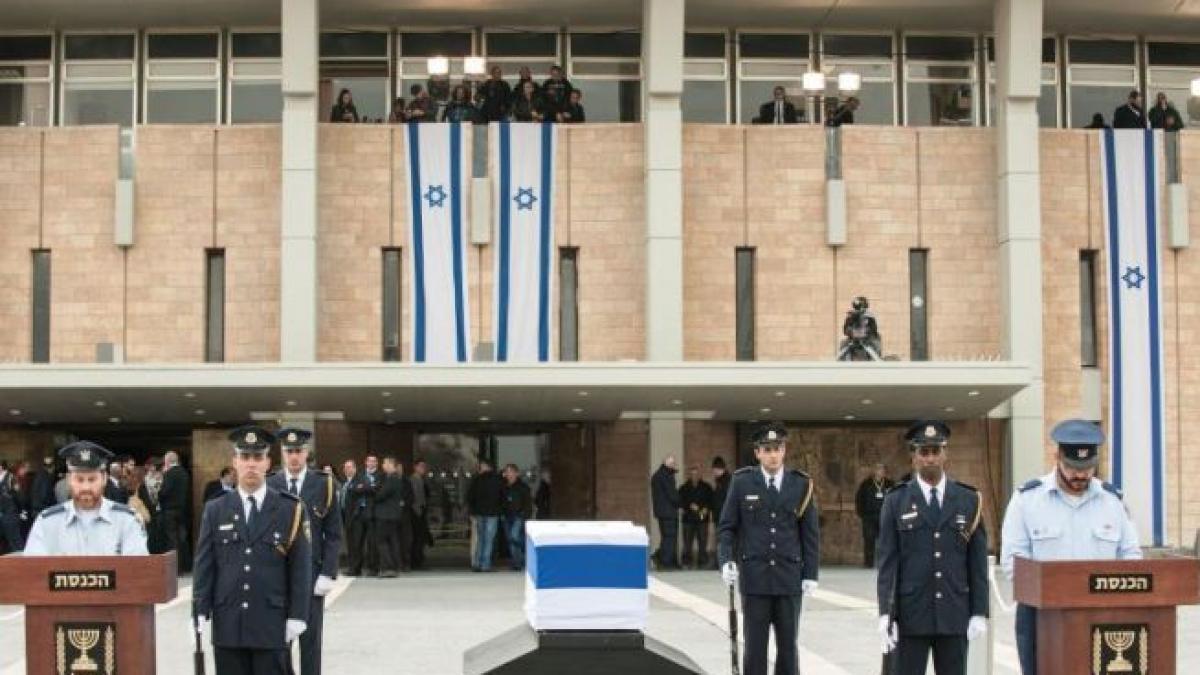 ariel sharon va fi inmormantat luni langa sotia sa romanca