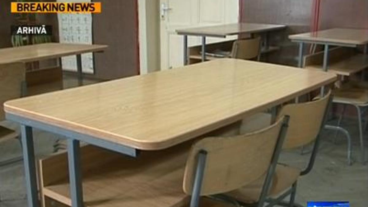 o profesoara de la liceul kiritescu a cerut parintilor sa cumpere bancile si scaunele folosite de