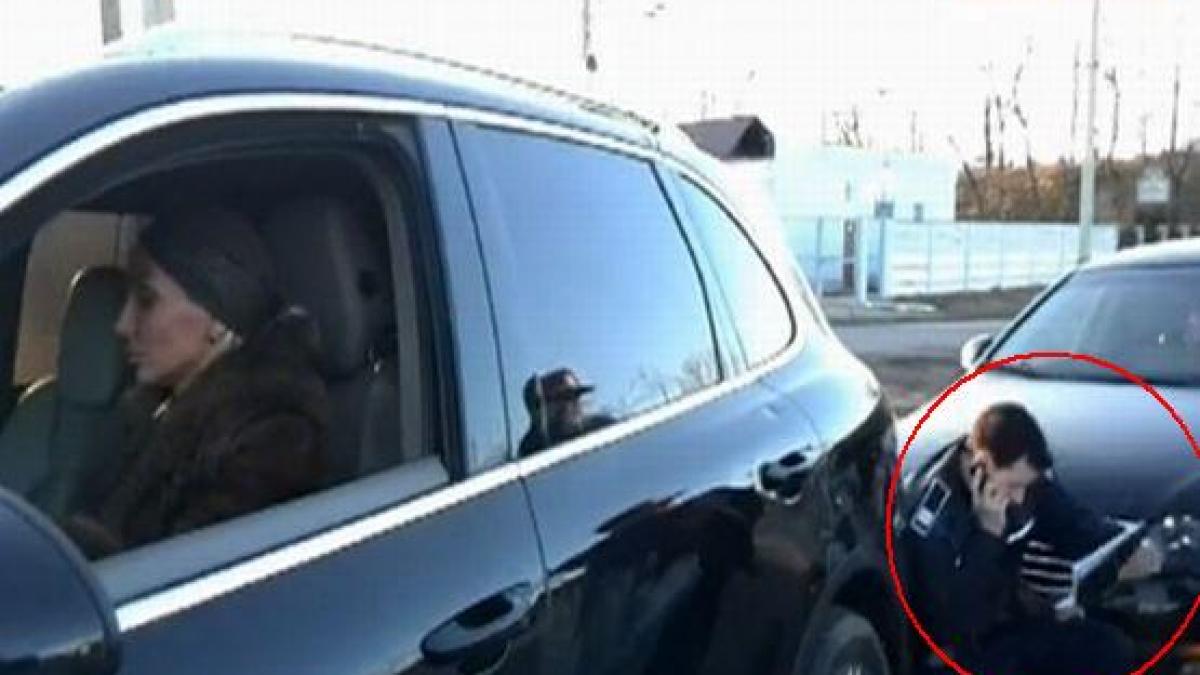 politist lovit cu jeep ul de o soferita din neamt totul e o inscenare a cazut singur din picioare