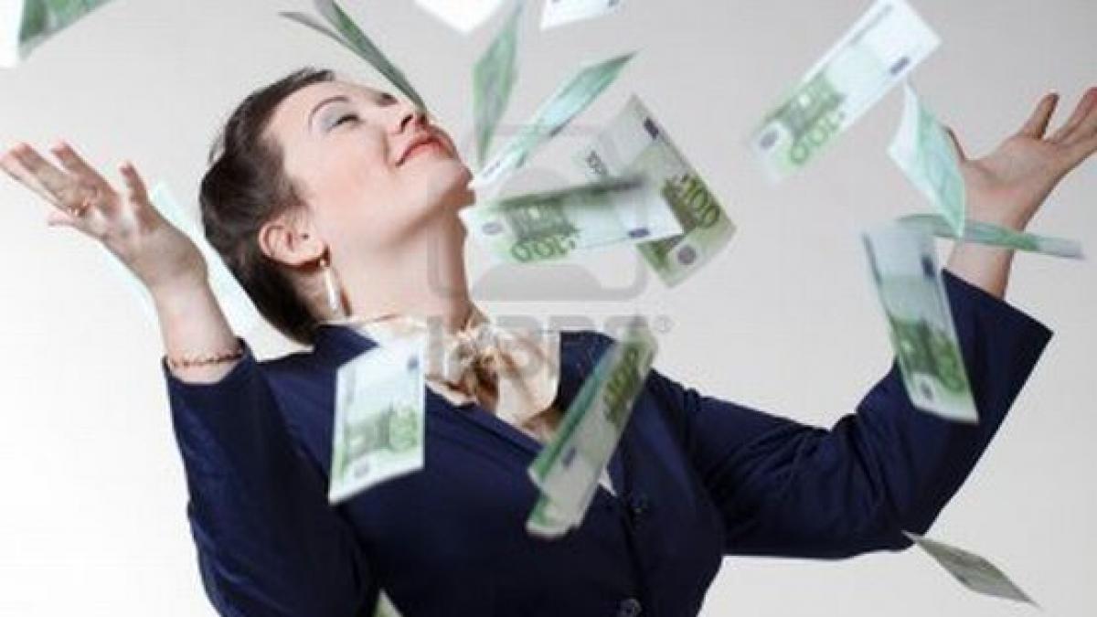 casiera unui liceu din targoviste acuzata ca ar fi furat peste 160 000 de lei din banii scolii