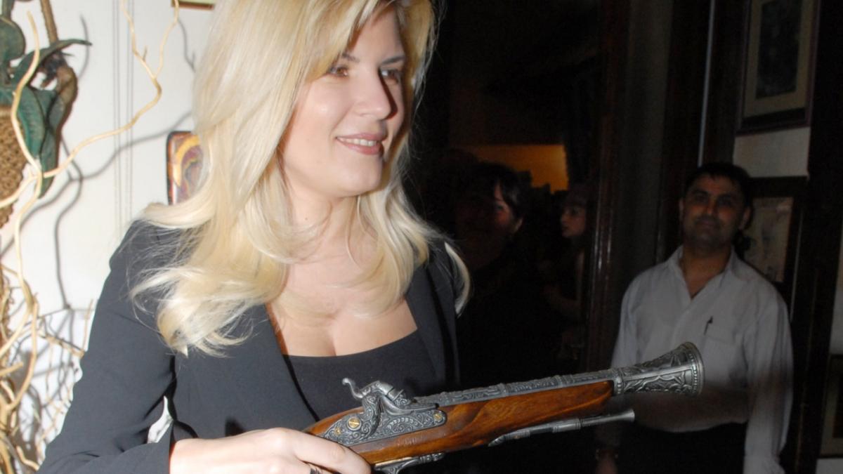 deziluzia optica basarica alba n cioc tragi cu pusca nu ia foc