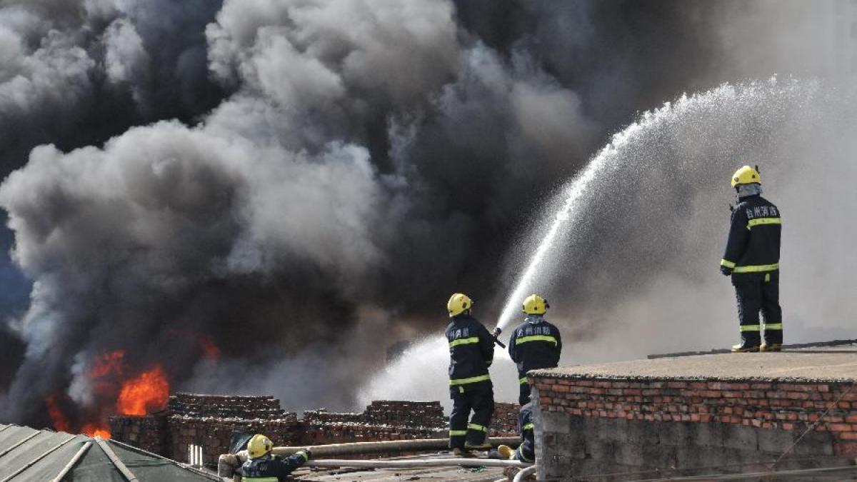 incendiu la o fabrica de incaltaminte din china cel putin 16 muncitori au murit