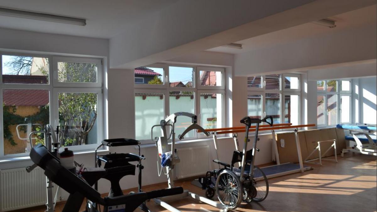 p centrul de zi pentru persoanele cu scleroza multipla din oradea reabilitat prin regio