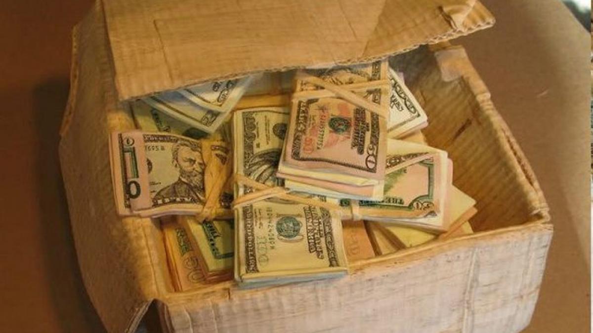 cutia cu bani care face senzatie pe internet cine a postat o a devenit faimos pe facebook