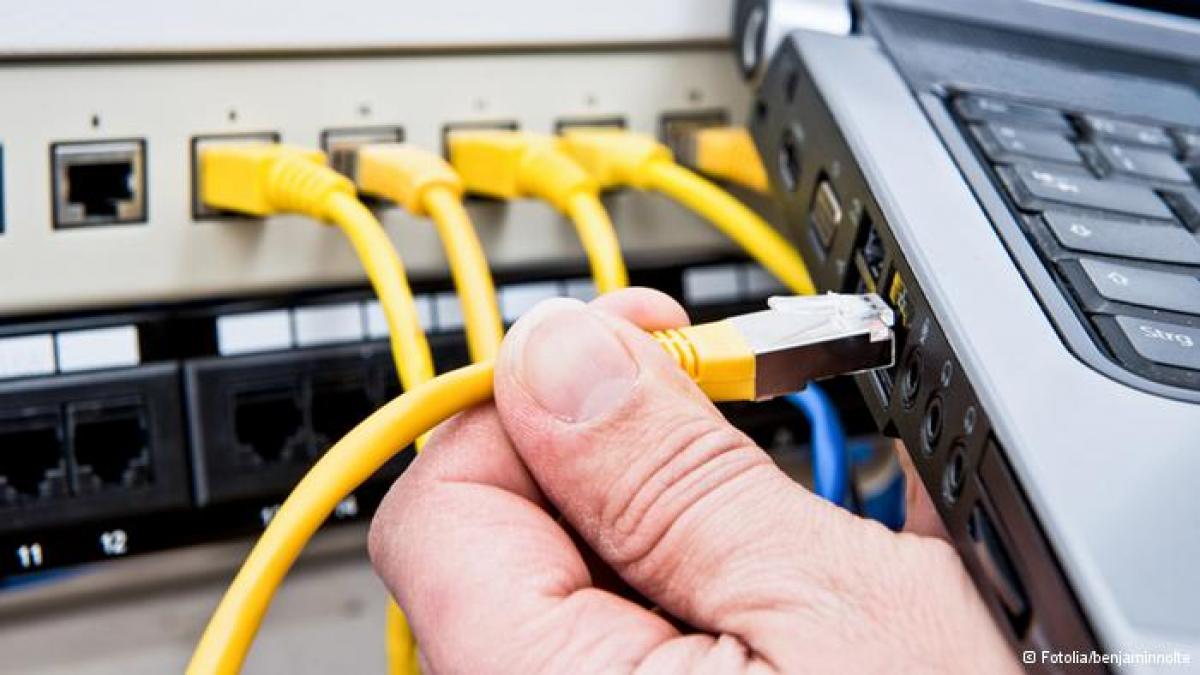 200 de milioane de sms uri interceptate in fiecare zi de guvern scandalul spionajului ia amploare