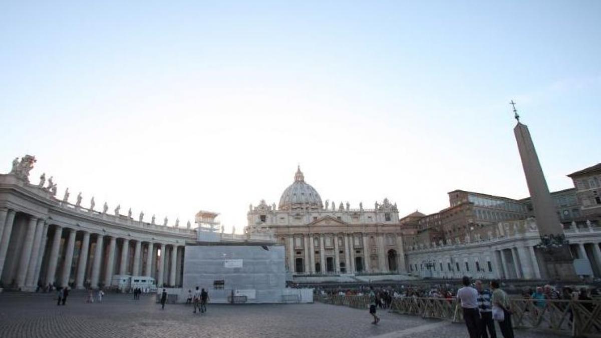 vatican aproximativ 400 de preoti pedofili au fost caterisiti in timpul pontificatului lui benedict