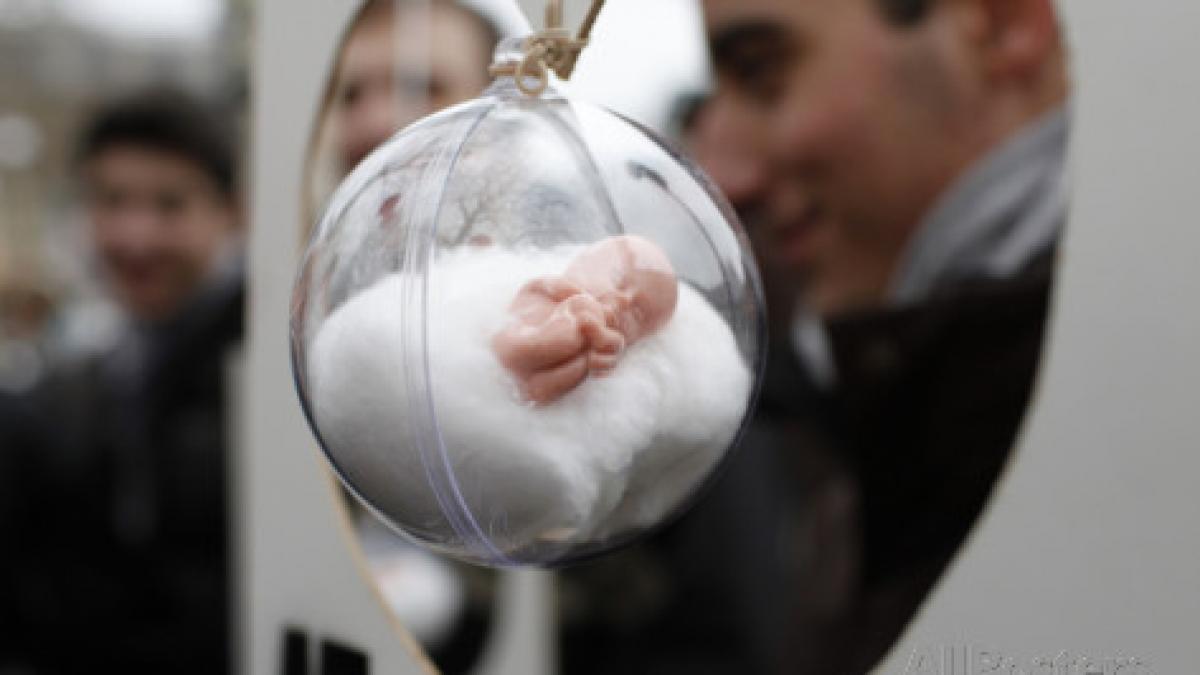 manifestatie de amploare anti avort aproximativ 16 000 de persoane striga da vietii la paris