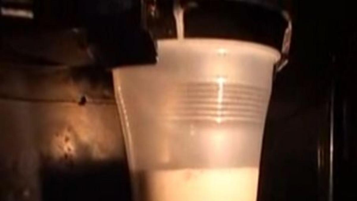 un barbat a furat banii dintr un automat de cafea pentru a si cumpara bautura si tigari