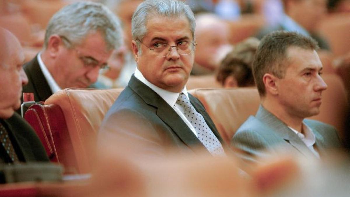 adrian nastase l a reclamat pe traian basescu la csm petitia a fost inregistrata si urmeaza sa fie