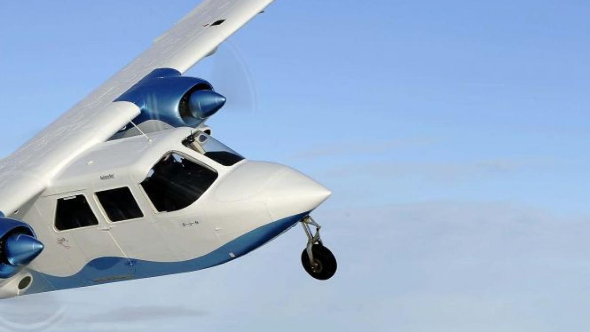 medicii si echipajul din avionul care a aterizat fortat nu au fost gasiti desi a fost localizata