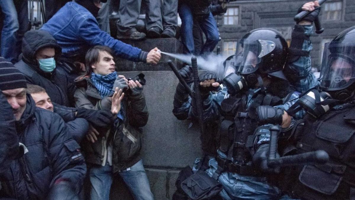 oamenii politici vorbesc despre o noua revolutie manifestatii violente in ucraina