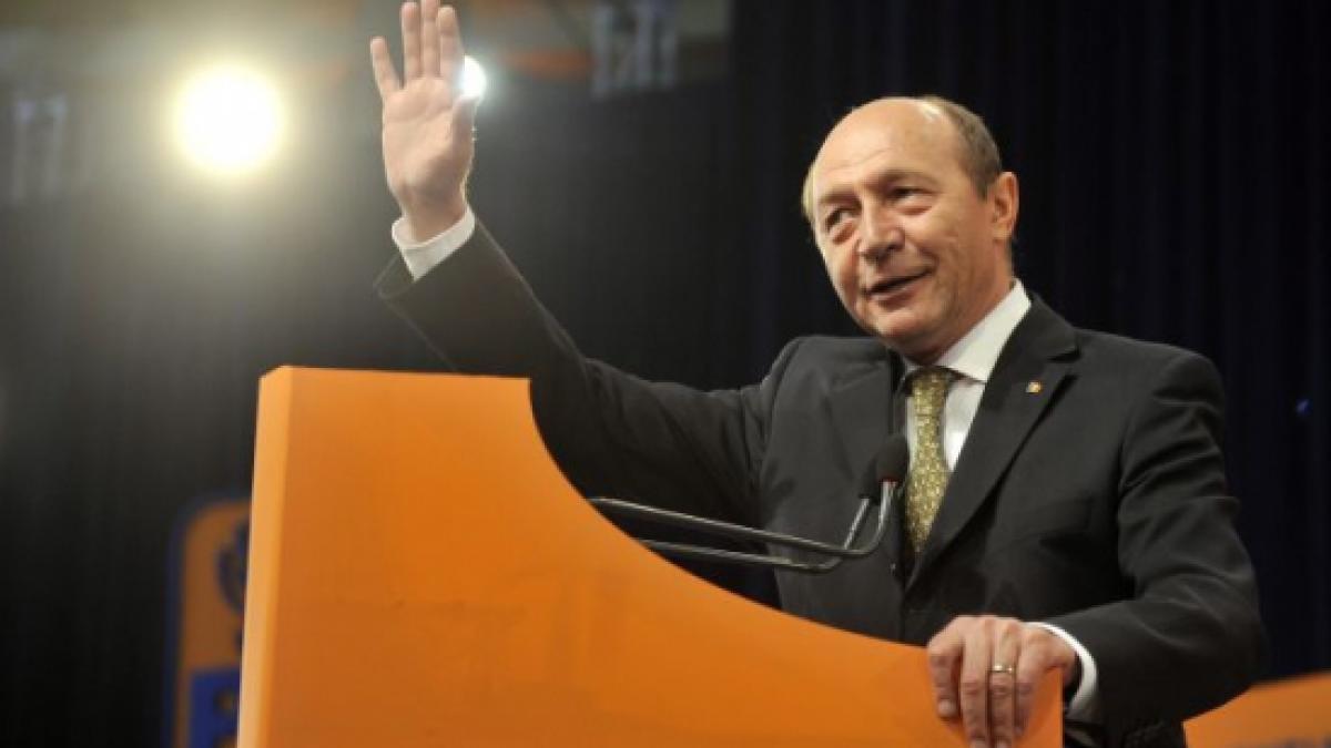 peste 140 000 de oameni au semnat petitia prin care se cere demisia presedintelui traian basescu