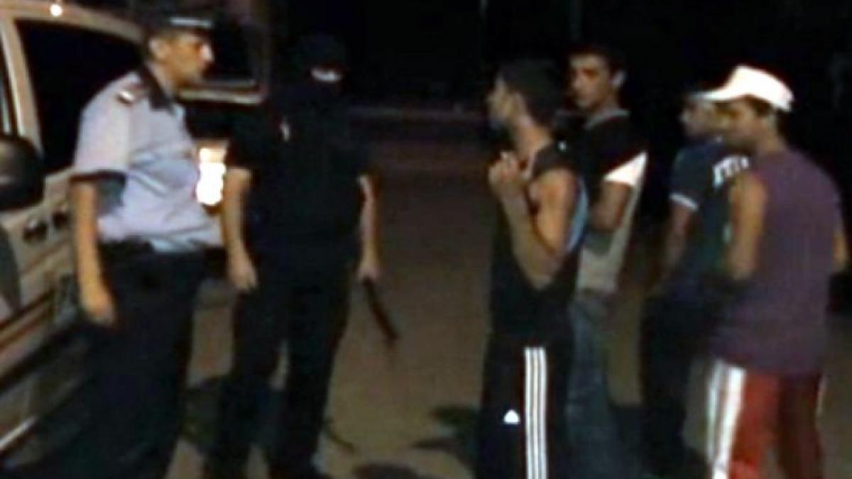 se zbate intre viata si moarte dupa ce a fost desfigurat cu rangile de mai multi romi trecatorii