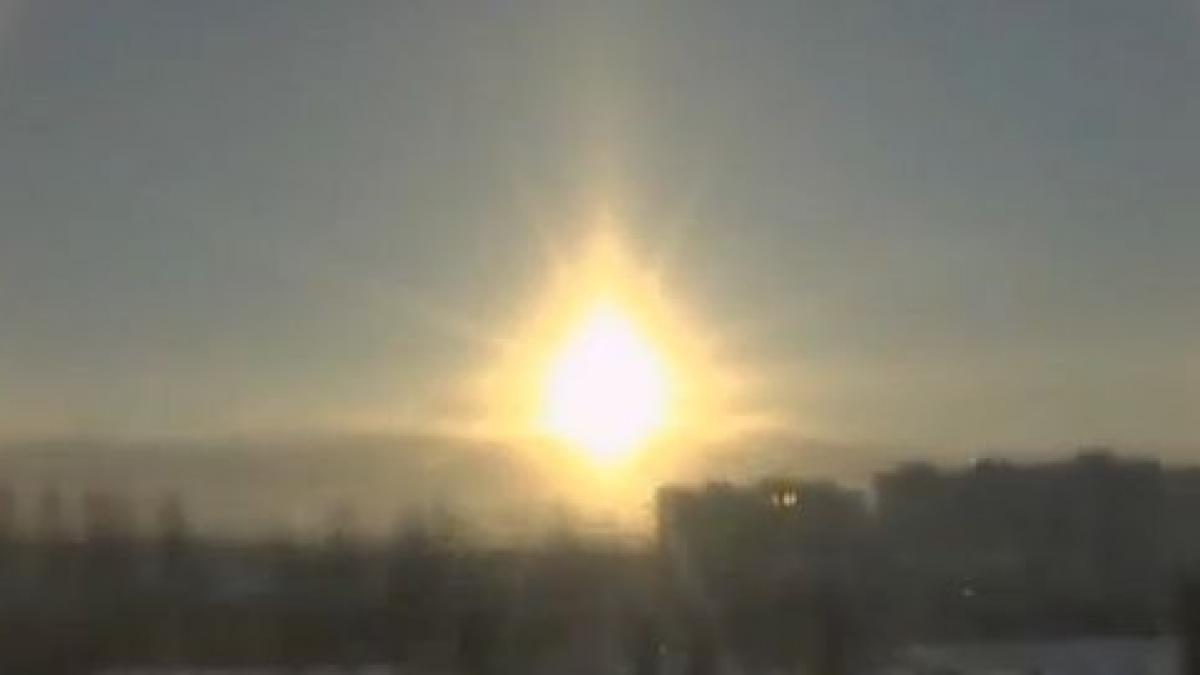 e foarte neobisnuit si nu am mai vazut asa ceva aparitie ciudata pe cerul rusiei