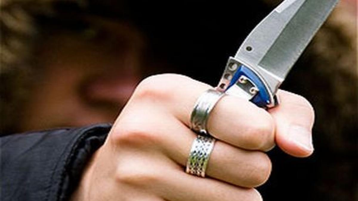 elev din orsova cercetat penal pentru ca cerea bani colegilor sub amenintarea cutitului