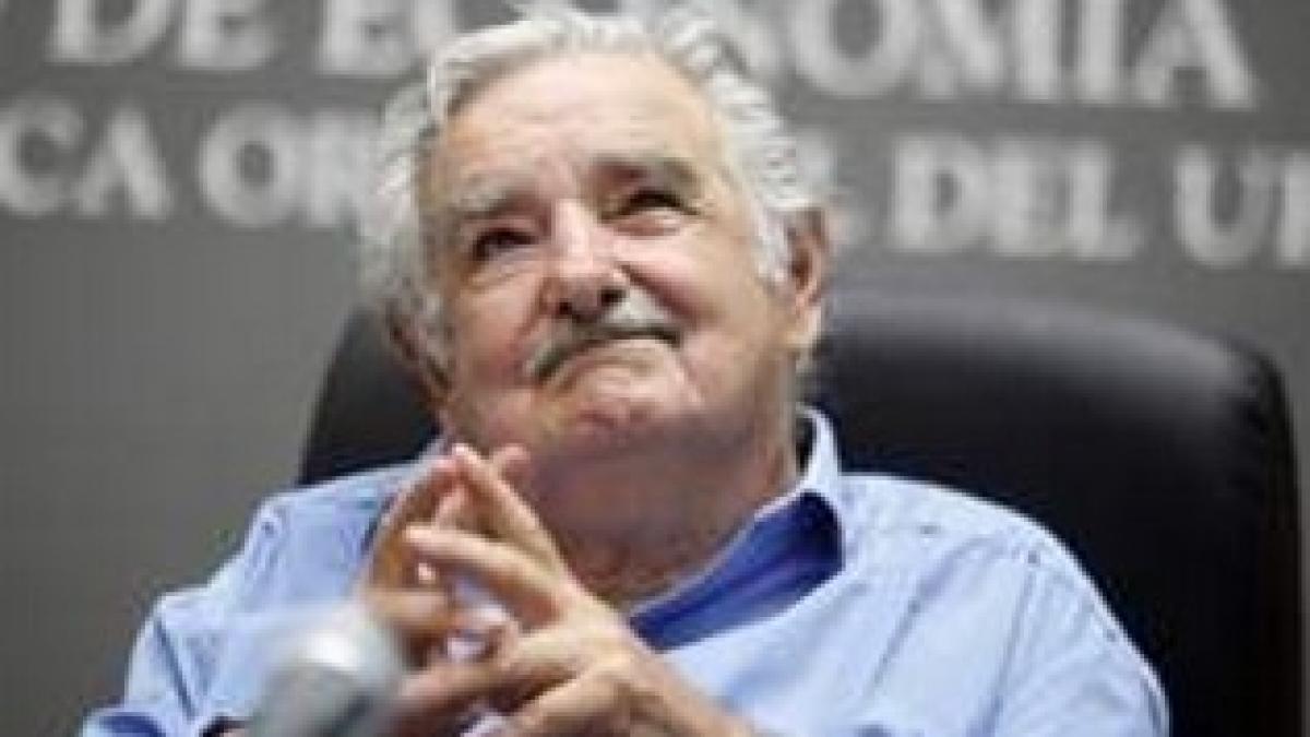 cum arata secretara celui mai sarac presedinte din lume n ai cum sa nu te uiti dupa ea