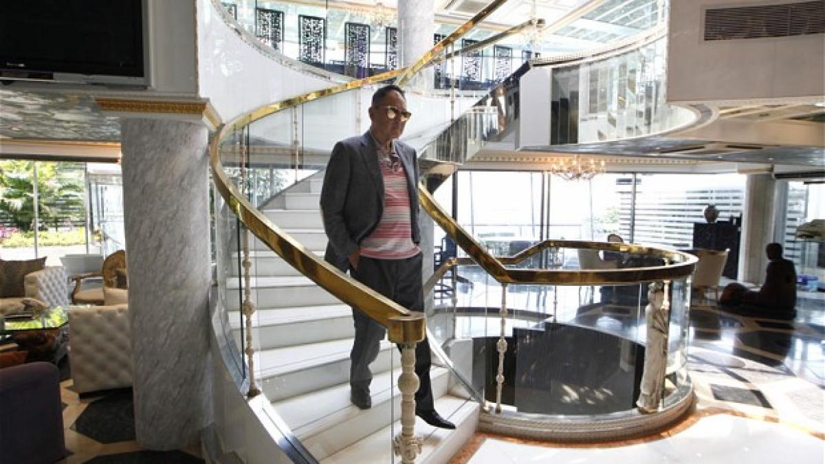 plateste 100 de milioane de euro celui care se va casatori cu fiica lui cum arata tanara