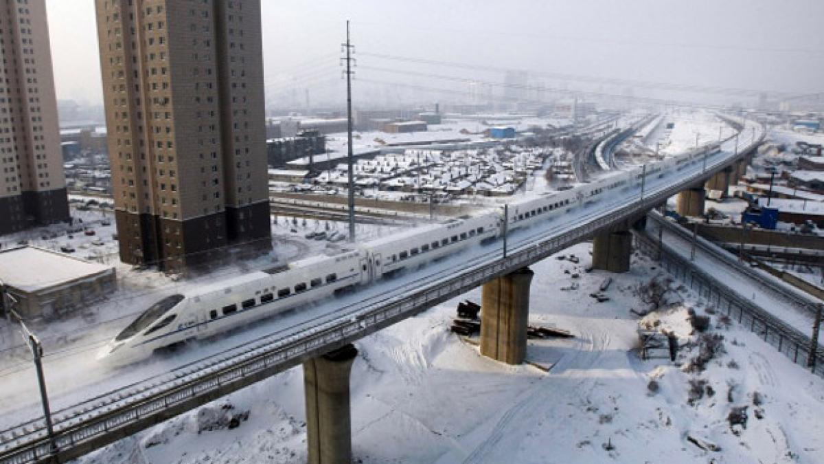 utopie acesta este trenul care nu opreste si nu intarzie niciodata