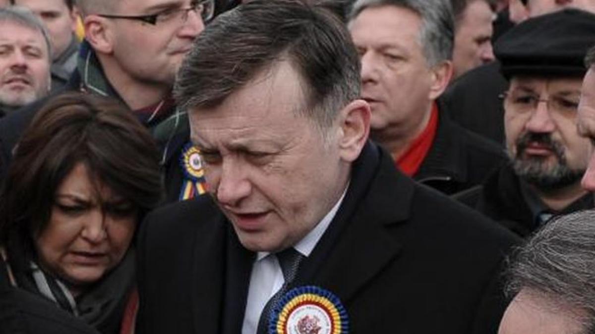 ninsoarea ii incurca planurile lui crin antonescu cursa aeriana cu care trebuia sa se intoarca de