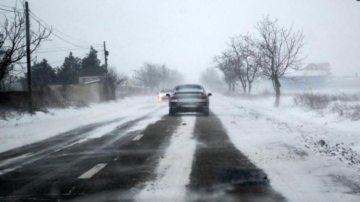 un barbat care s a urcat beat la volan a fost salvat de doi barbati care l au dus intr un bar