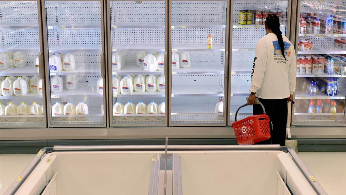 hipermarketurile mai au marfa doar pentru 3 zile vremea rea impiedica aprovizionarea magazinelor